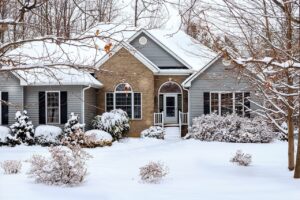 winter, snow scene, house-670314.jpg